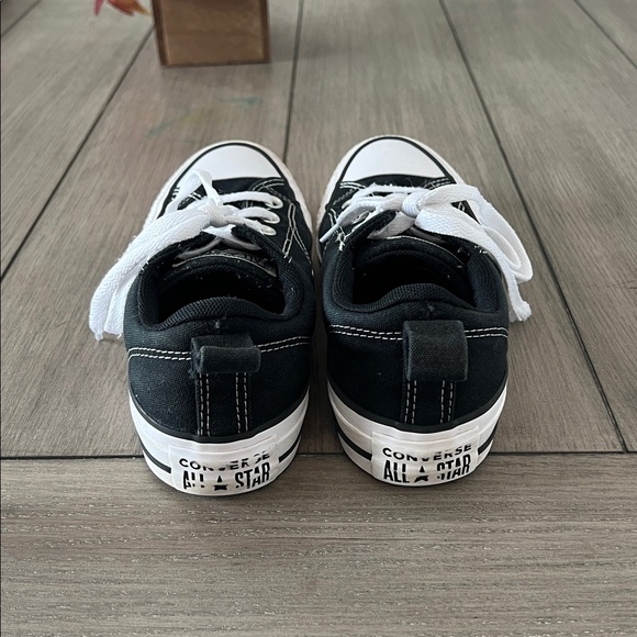 Black Low Top Converse - Youth Size 5 - Picture 3 of 7